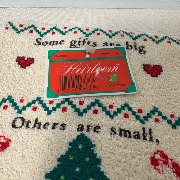 Holiday Bundle 5 Hand Towels, 1Oven Mitt, & 1 Pot Holder - Picture 11 of 12